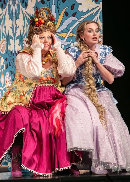 Спектакль «Не в свои сани не садись»